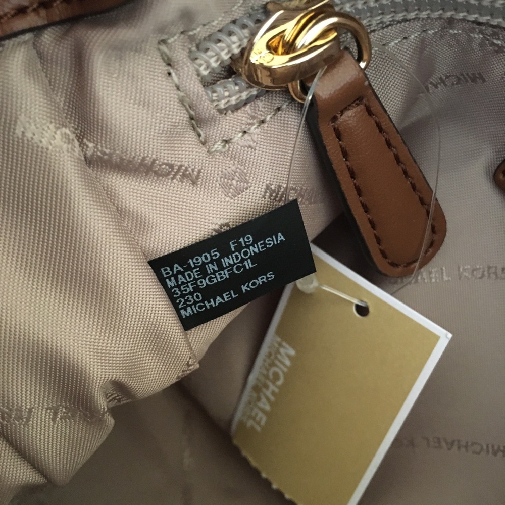 New Michael Kors Bedford Small flap Xbody bag - Picture 6 of 8